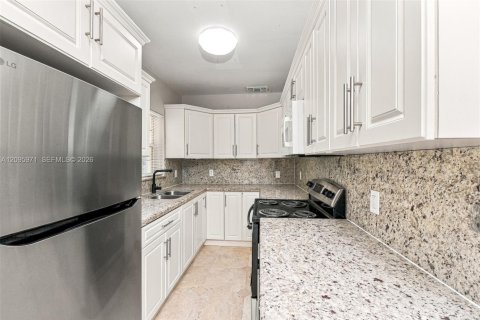 Villa ou maison à louer à North Miami Beach, Floride: 4 chambres, 126.35 m2 № 2385110 - photo 8