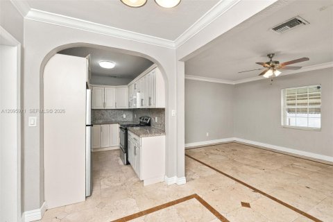Villa ou maison à louer à North Miami Beach, Floride: 4 chambres, 126.35 m2 № 2385110 - photo 6