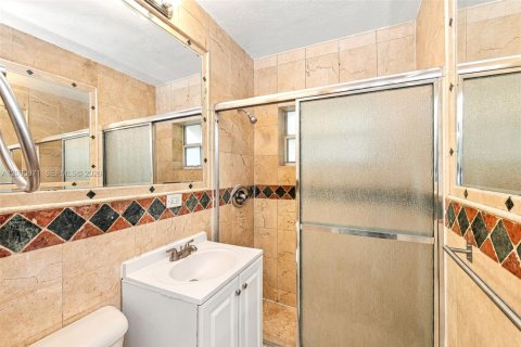 Villa ou maison à louer à North Miami Beach, Floride: 4 chambres, 126.35 m2 № 2385110 - photo 14