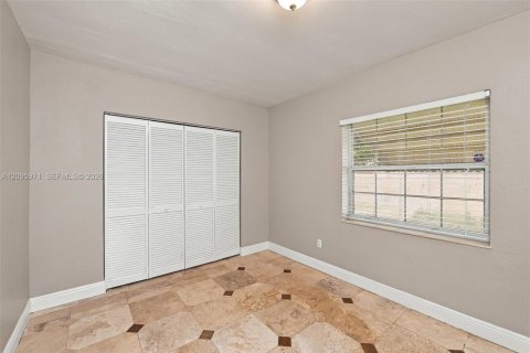 Villa ou maison à louer à North Miami Beach, Floride: 4 chambres, 126.35 m2 № 2385110 - photo 11