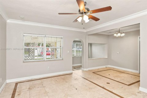 Villa ou maison à louer à North Miami Beach, Floride: 4 chambres, 126.35 m2 № 2385110 - photo 4
