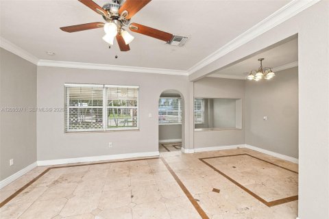 Villa ou maison à louer à North Miami Beach, Floride: 4 chambres, 126.35 m2 № 2385110 - photo 5