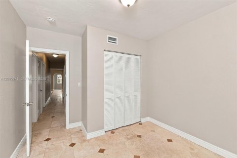 Villa ou maison à louer à North Miami Beach, Floride: 4 chambres, 126.35 m2 № 2385110 - photo 10