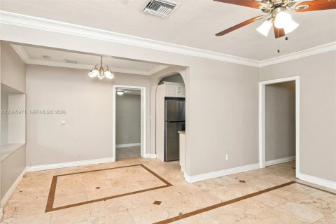 Villa ou maison à louer à North Miami Beach, Floride: 4 chambres, 126.35 m2 № 2385110 - photo 2