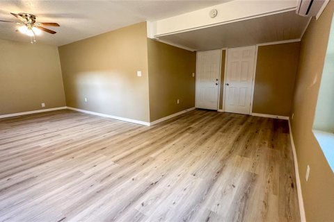 Casa en venta en Lake Panasoffkee, Florida, 5 dormitorios, 244.8 m2 № 1852840 - foto 10