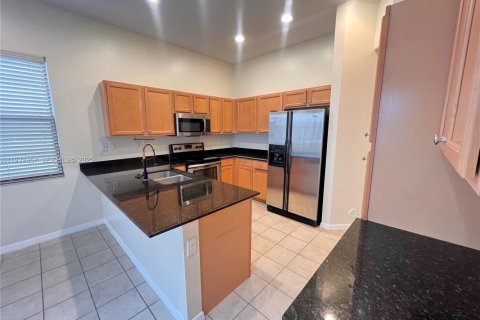 Casa en venta en Miramar, Florida, 3 dormitorios, 173.54 m2 № 1991212 - foto 2