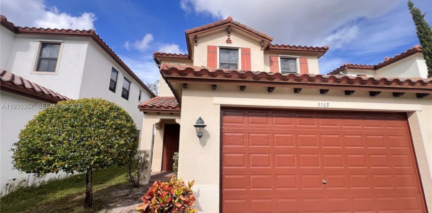 Casa en Miramar, Florida 3 dormitorios, 173.54 m2 № 1991212