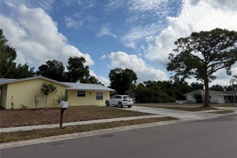 Villa ou maison à louer à Sarasota, Floride: 3 chambres, 146.51 m2 № 2101195 - photo 4