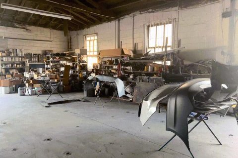 Immobilier commercial à vendre à Miami, Floride № 2002002 - photo 8