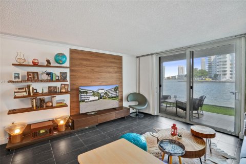 Appartement à louer à North Miami Beach, Floride: 1 chambre, 77.76 m2 № 1946428 - photo 2