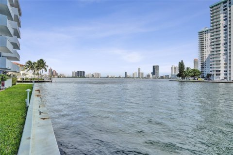 Appartement à louer à North Miami Beach, Floride: 1 chambre, 77.76 m2 № 1946428 - photo 22