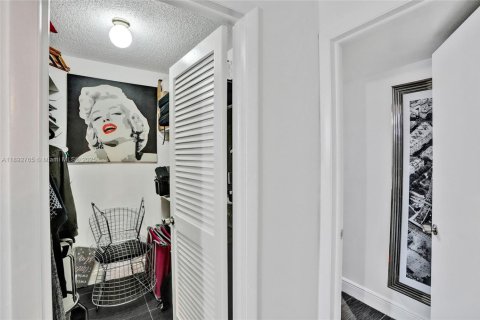 Appartement à louer à North Miami Beach, Floride: 1 chambre, 77.76 m2 № 1946428 - photo 12