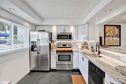 Appartement à louer à North Miami Beach, Floride: 1 chambre, 77.76 m2 № 1946428 - photo 4