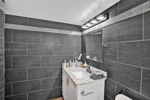Appartement à louer à North Miami Beach, Floride: 1 chambre, 77.76 m2 № 1946428 - photo 14