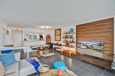 Appartement à louer à North Miami Beach, Floride: 1 chambre, 77.76 m2 № 1946428 - photo 18