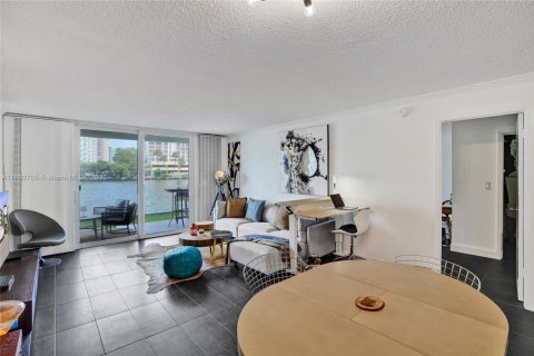 Appartement à louer à North Miami Beach, Floride: 1 chambre, 77.76 m2 № 1946428 - photo 16