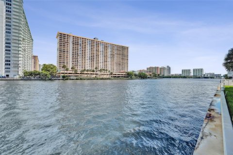 Appartement à louer à North Miami Beach, Floride: 1 chambre, 77.76 m2 № 1946428 - photo 24