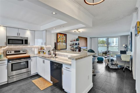 Appartement à louer à North Miami Beach, Floride: 1 chambre, 77.76 m2 № 1946428 - photo 5