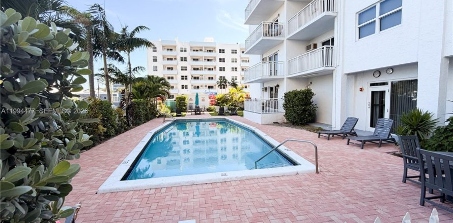 Кондоминиум с 1 спальней в Форт-Лодердейл, Флорида № 2056245