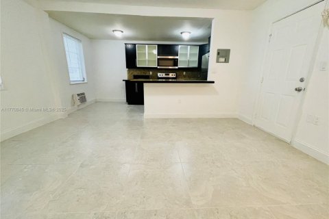 Condominio en venta en Miami Beach, Florida, 36.6 m2 № 1696217 - foto 2