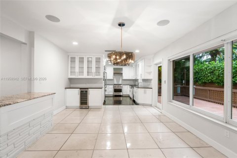 Villa ou maison à louer à Miami, Floride: 3 chambres, 137.87 m2 № 2017675 - photo 13