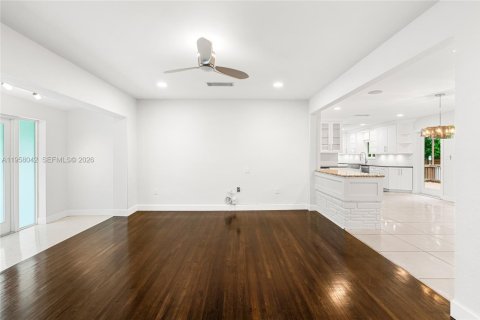 Villa ou maison à louer à Miami, Floride: 3 chambres, 137.87 m2 № 2017675 - photo 19