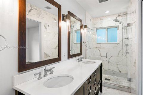 Villa ou maison à louer à Miami, Floride: 3 chambres, 137.87 m2 № 2017675 - photo 23