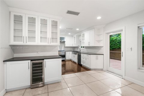 Villa ou maison à louer à Miami, Floride: 3 chambres, 137.87 m2 № 2017675 - photo 14