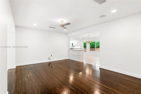 Villa ou maison à louer à Miami, Floride: 3 chambres, 137.87 m2 № 2017675 - photo 18