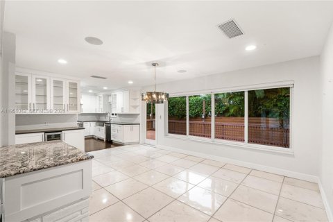 Villa ou maison à louer à Miami, Floride: 3 chambres, 137.87 m2 № 2017675 - photo 8