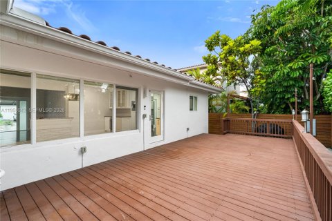 Villa ou maison à louer à Miami, Floride: 3 chambres, 137.87 m2 № 2017675 - photo 5