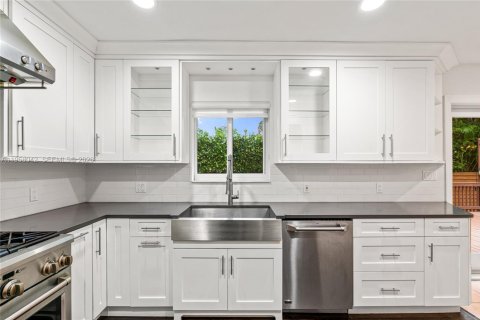 Villa ou maison à louer à Miami, Floride: 3 chambres, 137.87 m2 № 2017675 - photo 28