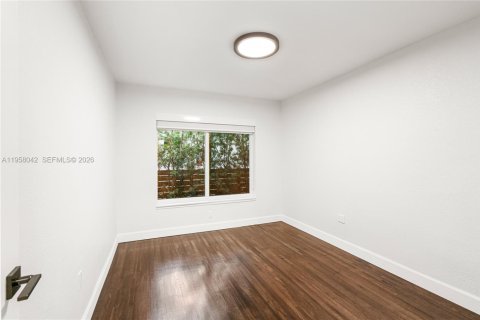 Villa ou maison à louer à Miami, Floride: 3 chambres, 137.87 m2 № 2017675 - photo 15