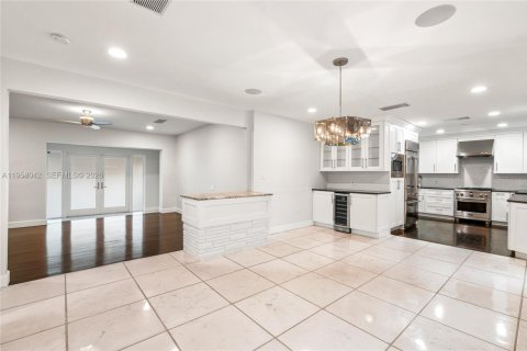 Villa ou maison à louer à Miami, Floride: 3 chambres, 137.87 m2 № 2017675 - photo 12