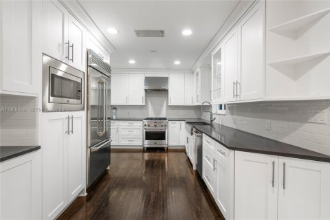 Villa ou maison à louer à Miami, Floride: 3 chambres, 137.87 m2 № 2017675 - photo 10