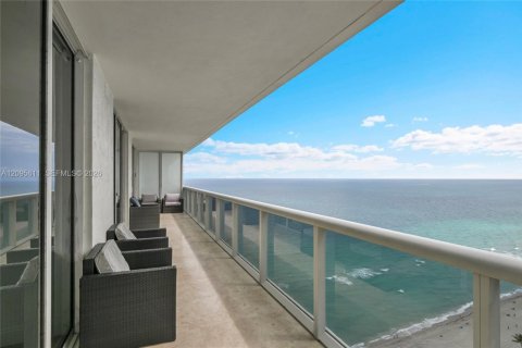 Condominio en venta en Hallandale Beach, Florida, 3 dormitorios, 155.61 m2 № 2384502 - foto 23