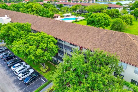 Condo in Pembroke Pines, Florida, 2 bedrooms  № 1874826 - photo 17