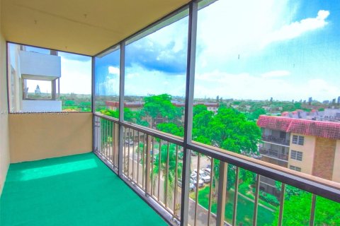 Condo in Lauderhill, Florida, 1 bedroom  № 1710492 - photo 16