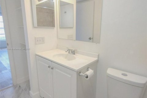 Condo in Lauderhill, Florida, 1 bedroom  № 1710492 - photo 28