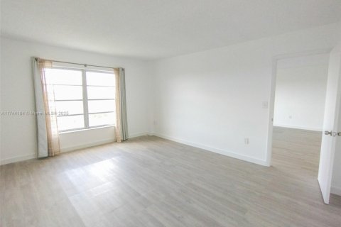 Condo in Lauderhill, Florida, 1 bedroom  № 1710492 - photo 23