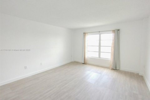 Condo in Lauderhill, Florida, 1 bedroom  № 1710492 - photo 22