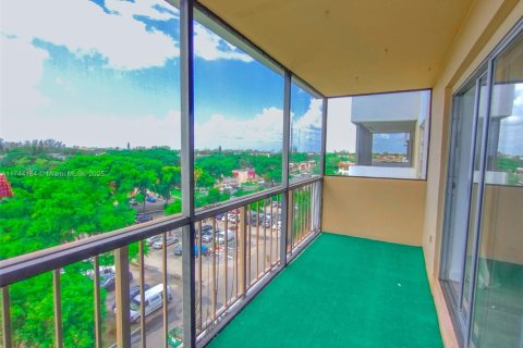 Condo in Lauderhill, Florida, 1 bedroom  № 1710492 - photo 15