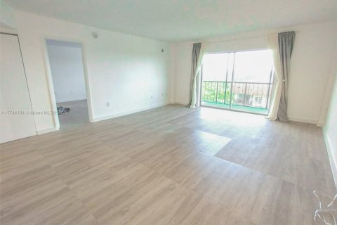 Condo in Lauderhill, Florida, 1 bedroom  № 1710492 - photo 14