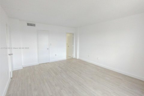 Condo in Lauderhill, Florida, 1 bedroom  № 1710492 - photo 20