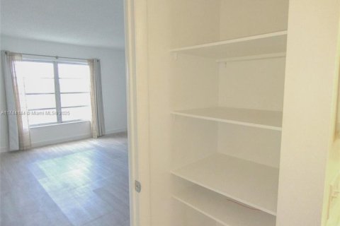 Condo in Lauderhill, Florida, 1 bedroom  № 1710492 - photo 29