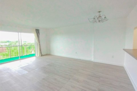 Condo in Lauderhill, Florida, 1 bedroom  № 1710492 - photo 17
