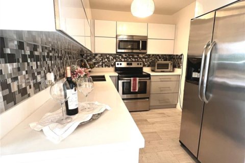 Кондоминиум с 2 спальнями в Авентура, Флорида № 2022480