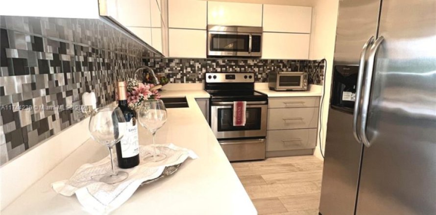 Кондоминиум с 2 спальнями в Авентура, Флорида № 2022480