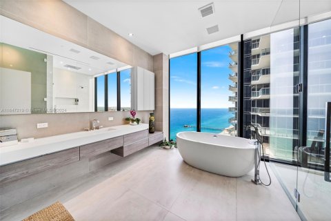Condominio en alquiler en Sunny Isles Beach, Florida, 4 dormitorios, 557.41 m2 № 1881497 - foto 26