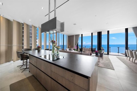 Condominio en alquiler en Sunny Isles Beach, Florida, 4 dormitorios, 557.41 m2 № 1881497 - foto 18